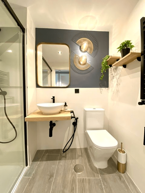 diseño baño madera y negro  Muebles de lavabo, Decoración de aseo, Muebles  para baños pequeños